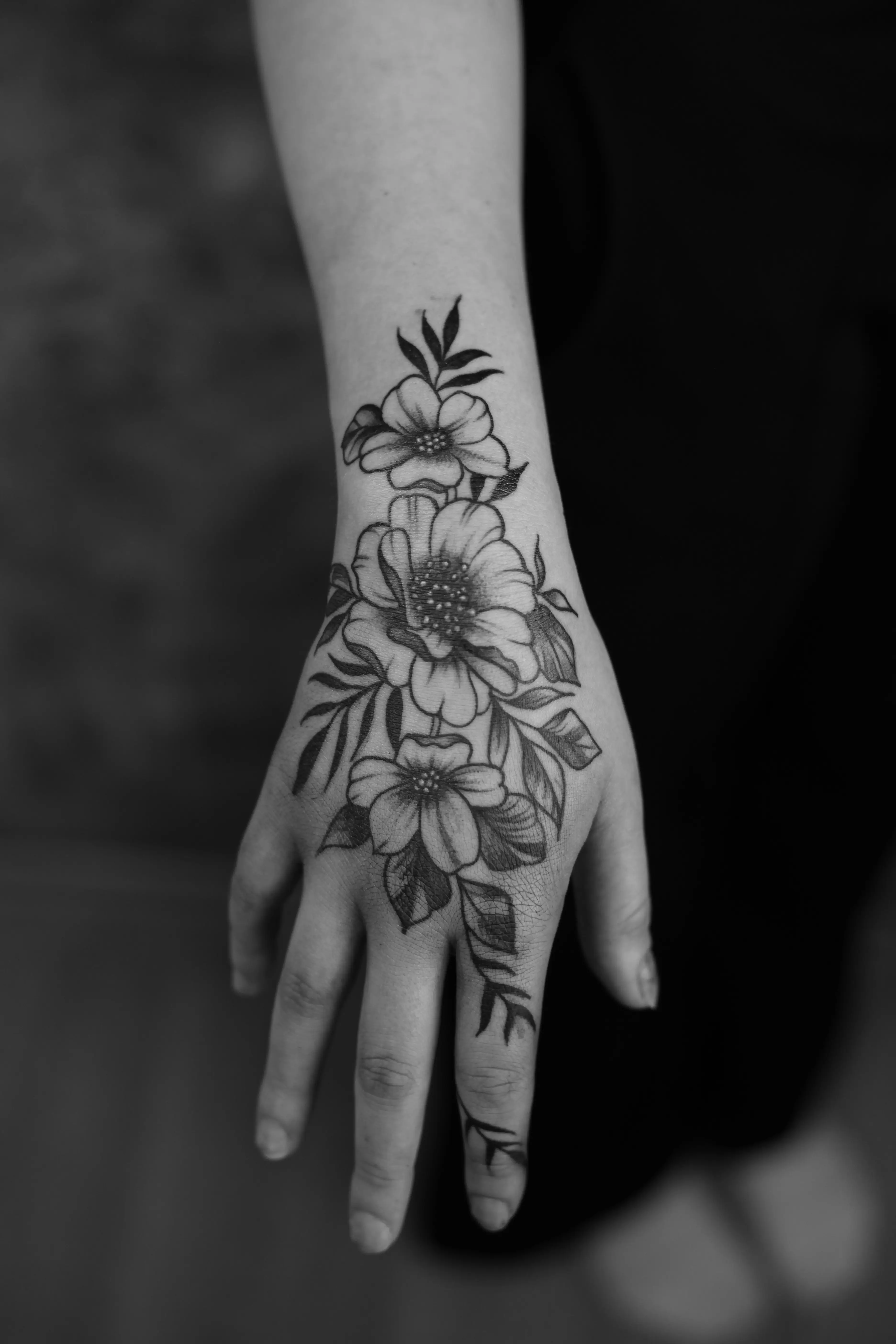 Tetovaža Cveće - Fine Line & Minimal - Eternal Art Tattoo Studio Loznica